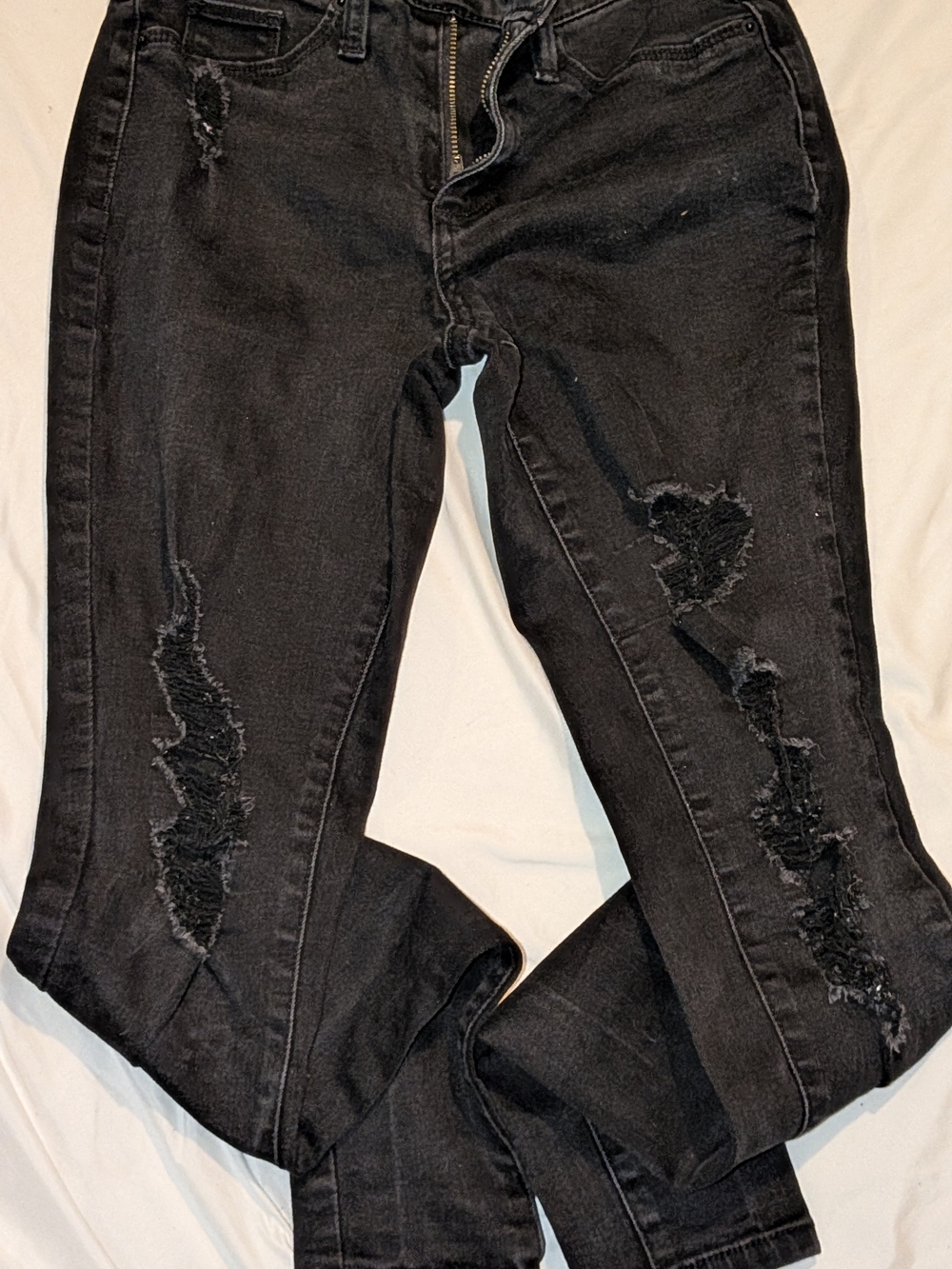 Universal Black Skinny Jeans with Distressed Rips